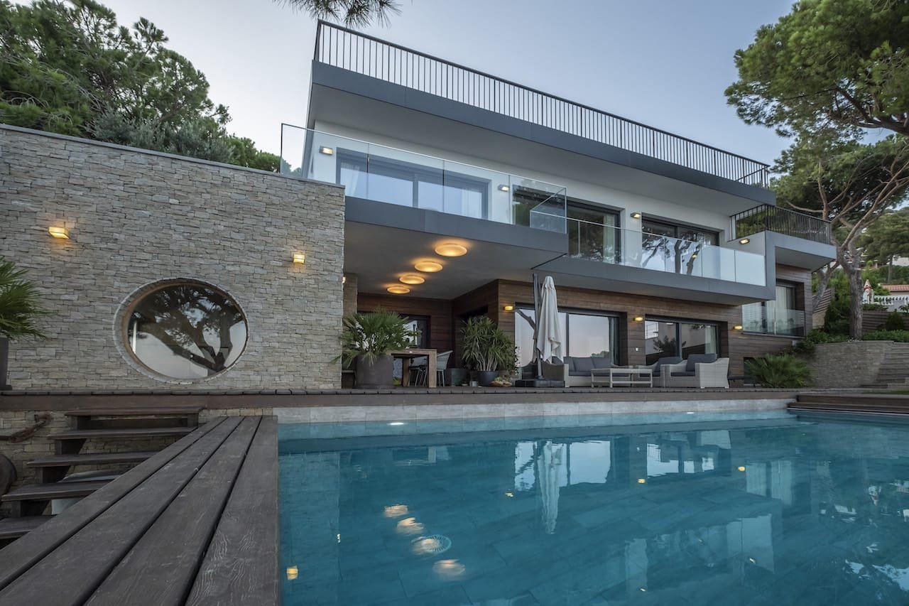 Villa Blanes — façana principal amb piscina